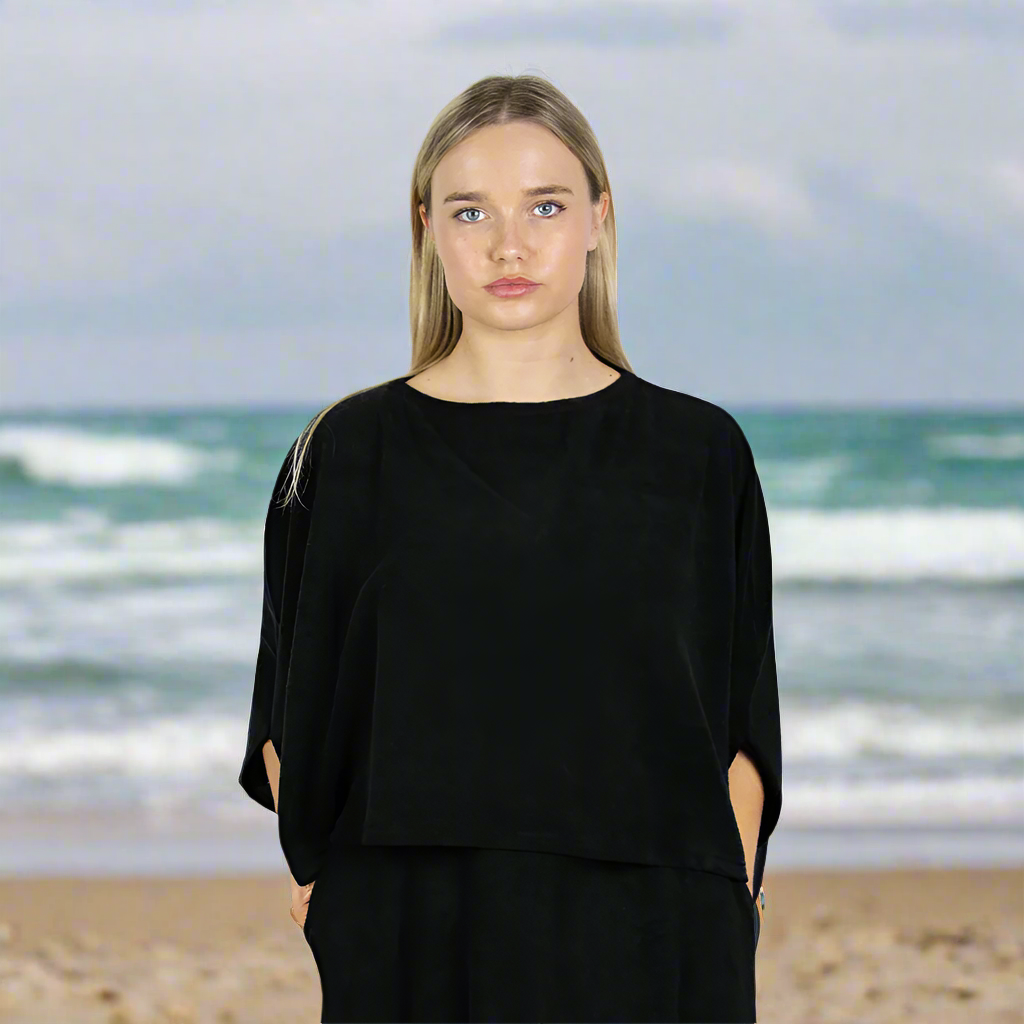 The Luxury Dry Dolly long poncho – lightweight, stylish towelling clothing. Ultra absorbent to stay dry quickly after water. Perfect for style, convenience and maternity.