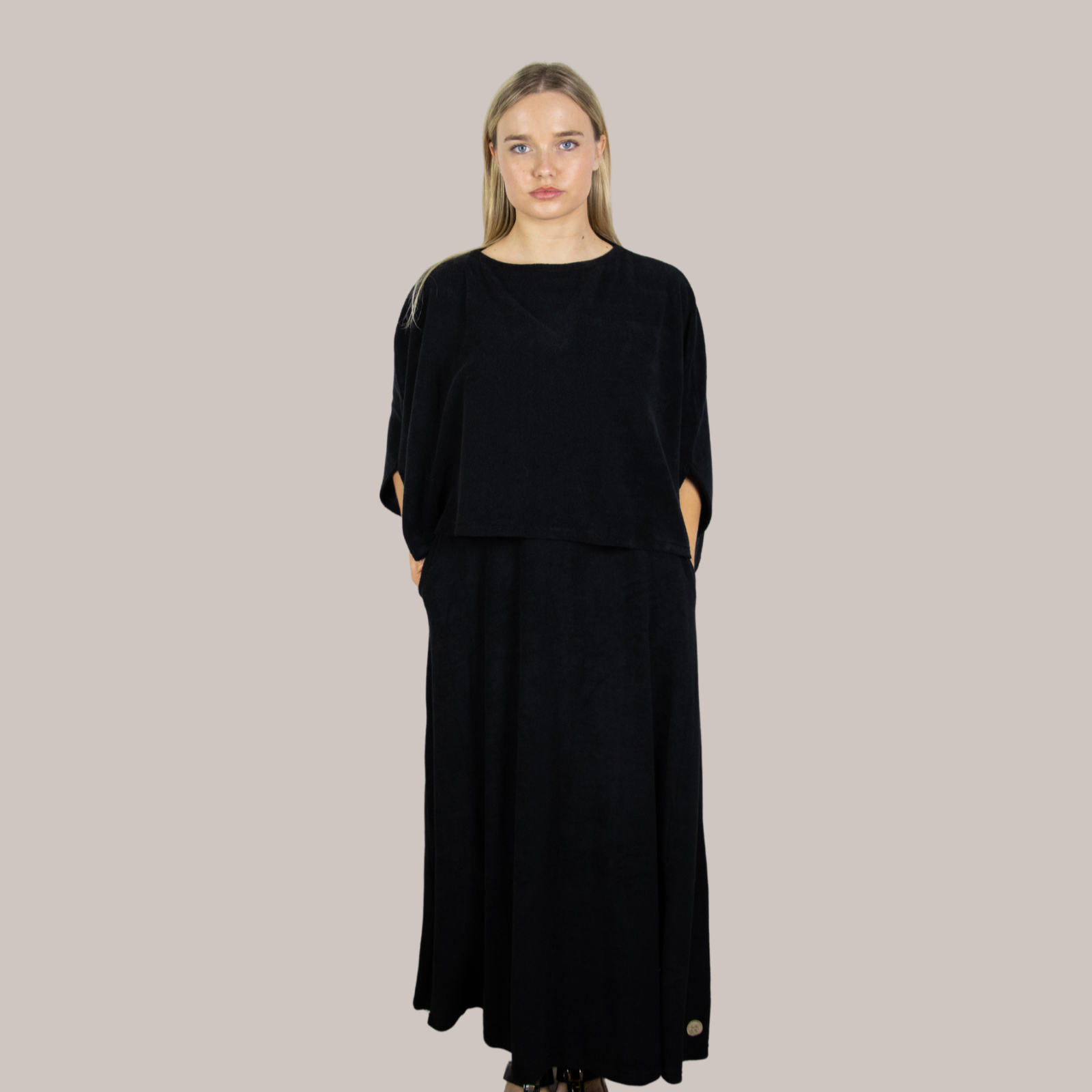 Dry Dolly long poncho – lightweight, stylish towelling clothing. Ultra absorbent to stay dry quickly after swimming or at the spa.