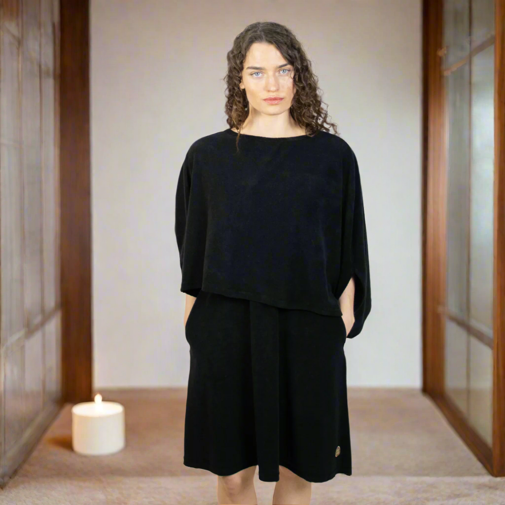 Dry Dolly long poncho – lightweight, stylish towelling clothing. Ultra absorbent to stay dry and warm quickly after showering.