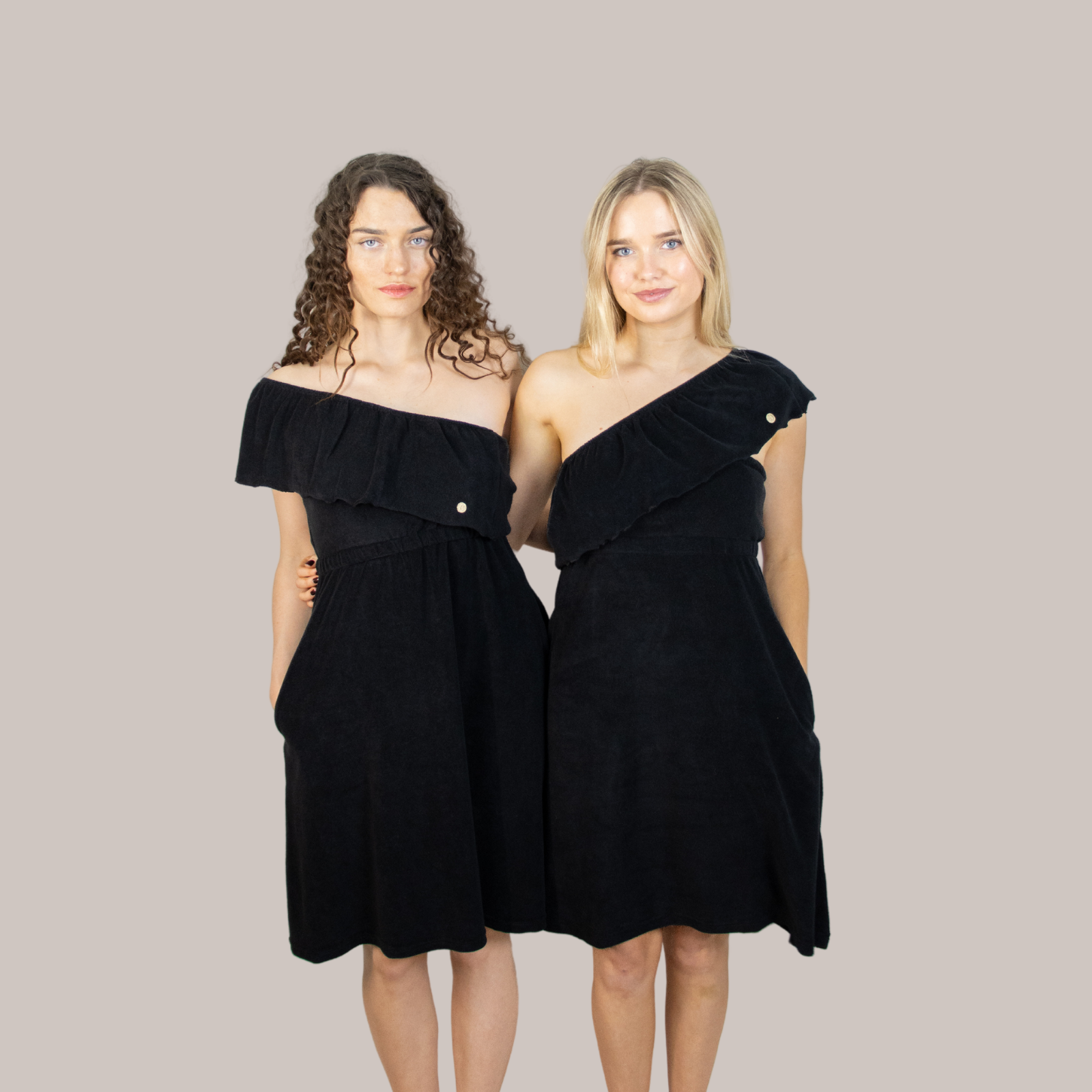 Multi-style arm & bust cover – lightweight, soft towelling & wearable four ways for maternity, beach, spa, bar or post-shower comfort.