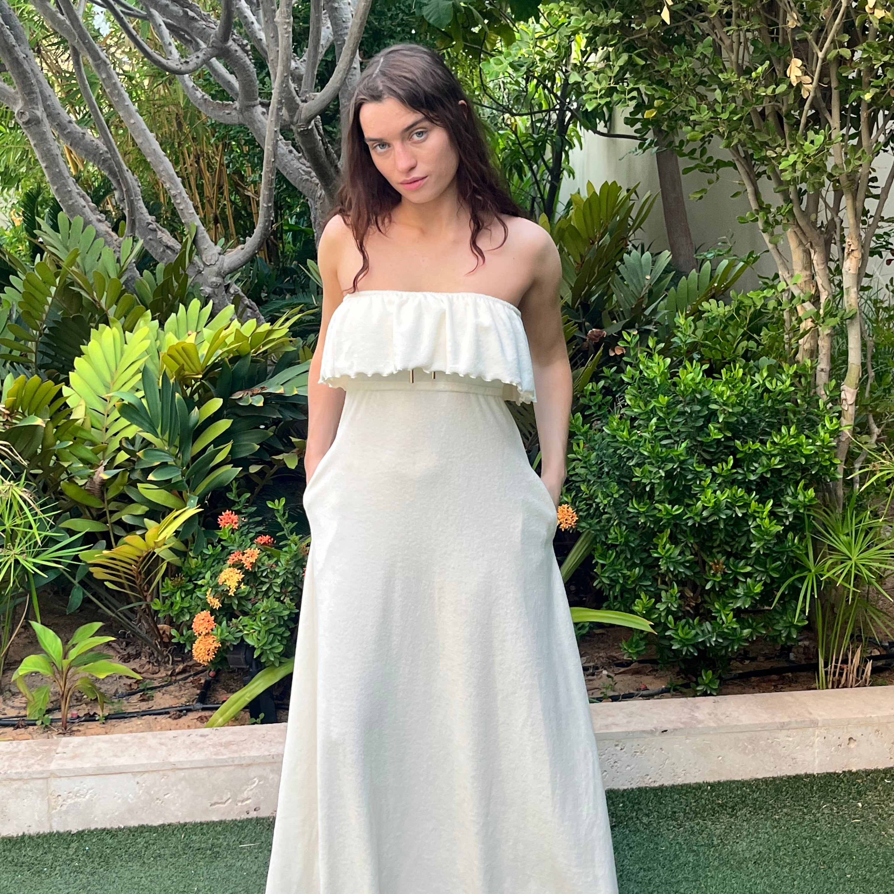 Multi-style arm & bust cover – lightweight, soft towelling & wearable four ways for maternity, beach, spa, or post-shower comfort.