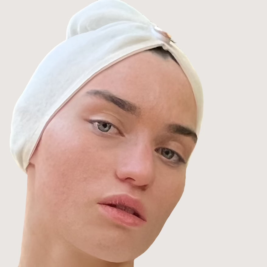 Classic Dry Dolly head towel – soft, absorbent, and designed to reduce frizz while keeping hair secure in style.