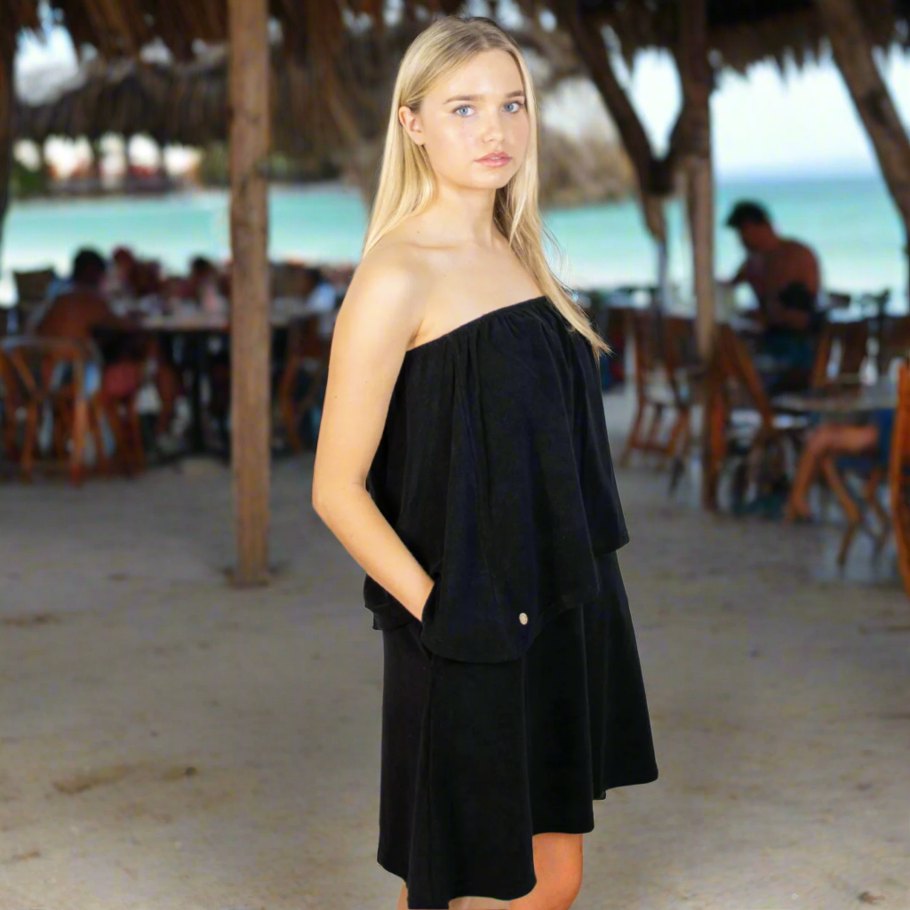 Stylish lightweight poncho – breathable, absorbent & perfect as a beach cover-up, maternity wrap, or post-swim layer. Can be worn 4 ways for style options.